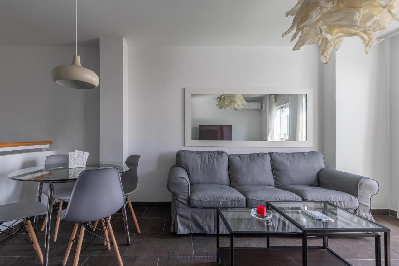 Fun Building By Homeabout Apartment Malaga