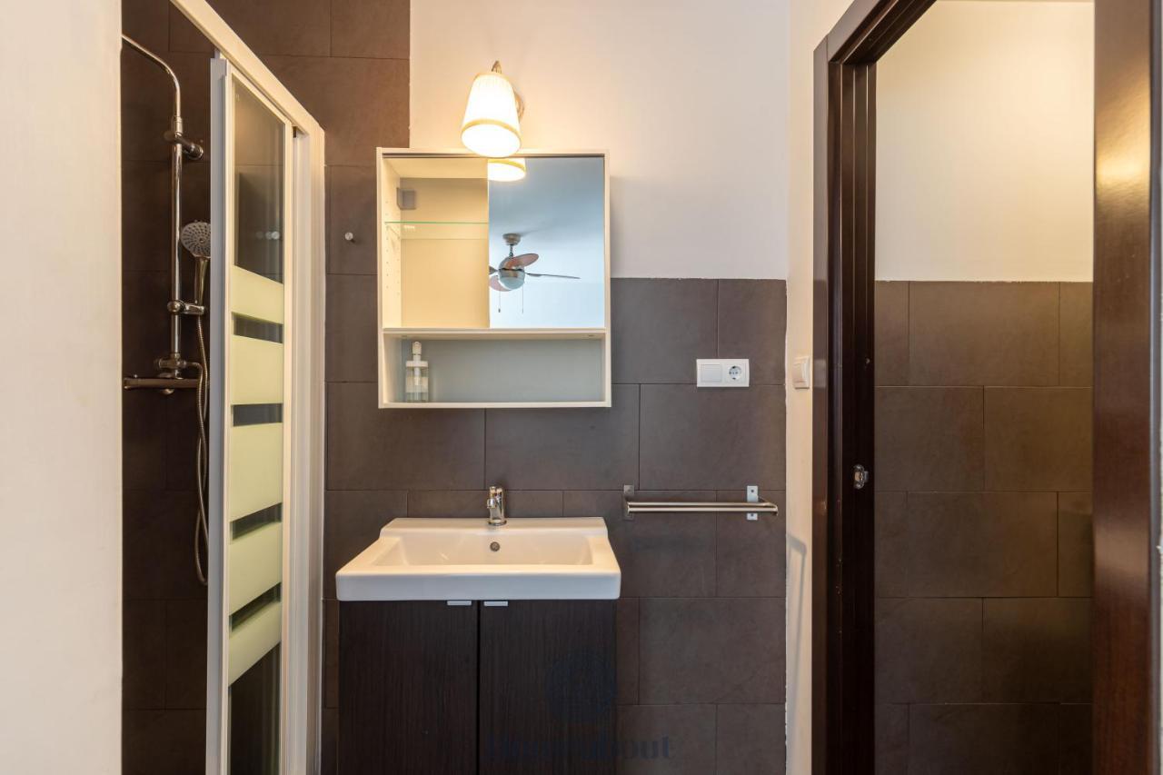 Fun Building By Homeabout Apartment Malaga